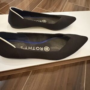 Black Rothy’s size 6